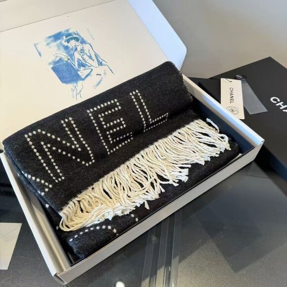 Chanel Lady Scarf - Picture 3 of 9